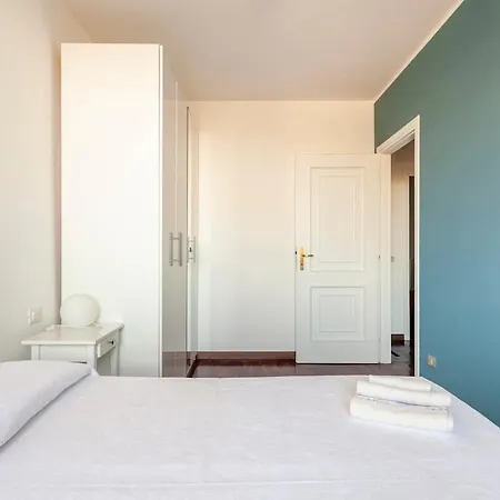 Between Mare, Monti & Gaslini Apartment Genoa
